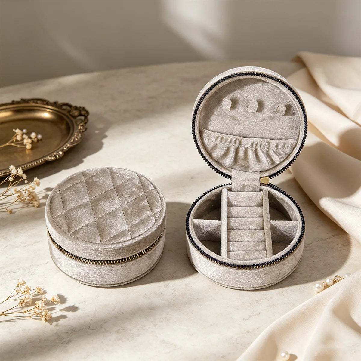 Boîte ronde Suzanne - Petite boîte à bijoux ronde en velours capitonné - Garde Bijoux