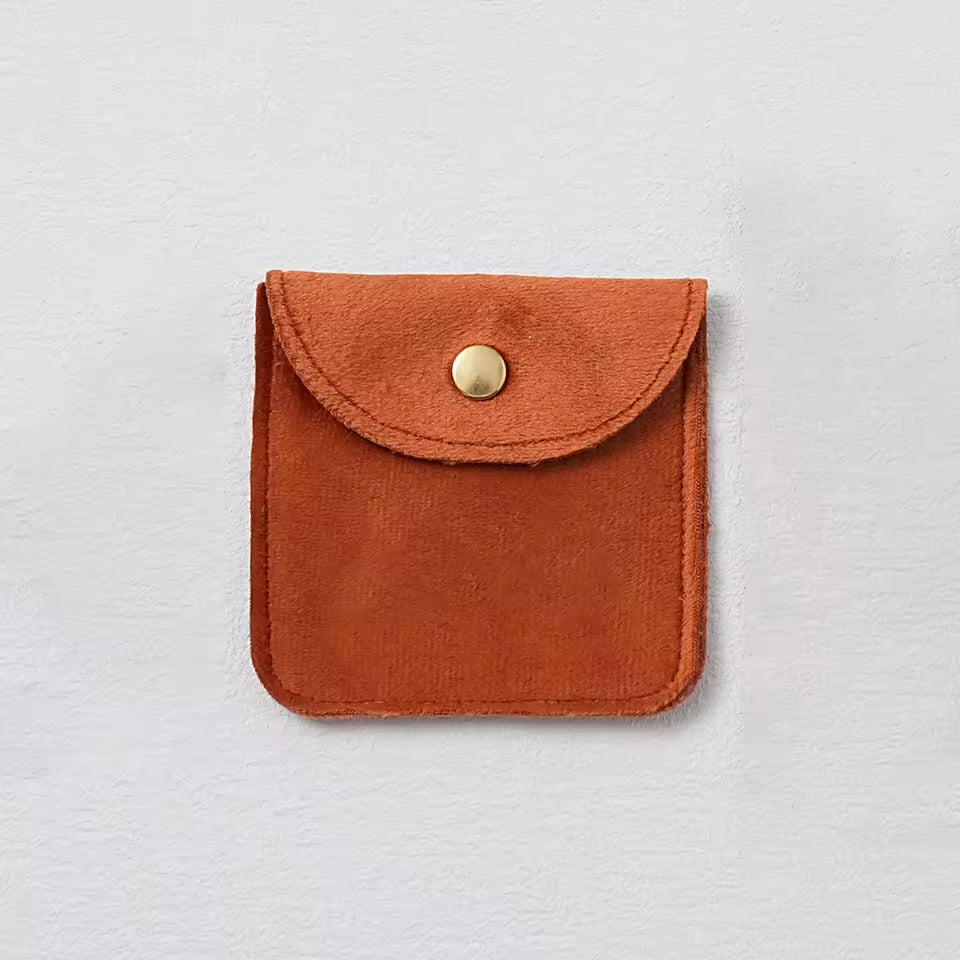 Pochette à bijoux en velours avec fermeture bouton doré