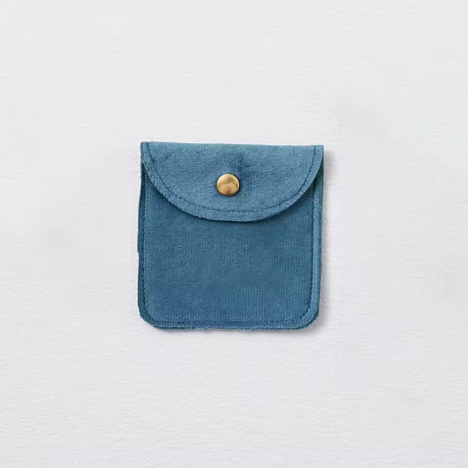 Pochette à bijoux en velours avec fermeture bouton doré