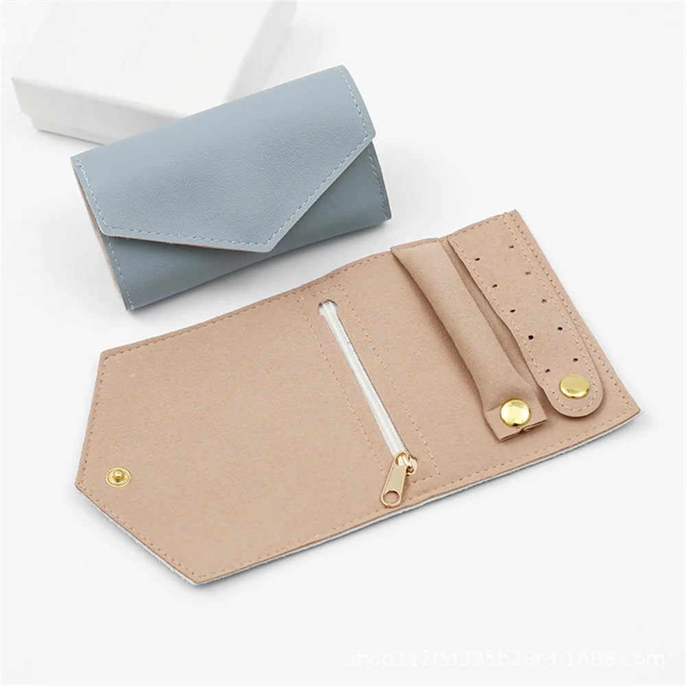 Pochette de voyage Gisèle - Pochette à bijoux de voyage Gisèle ouverte - Garde Bijoux