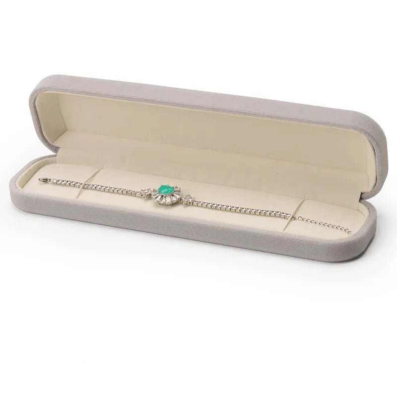 Écrin en velours - écrin à bijoux en velours gris ouvert sur fond blanc - Garde Bijoux