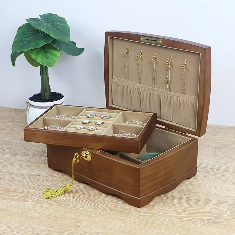 Coffret à bijoux Solange - Boîte à bijoux en bois avec plateau amovible Solange ouverte sur table - Garde Bijoux