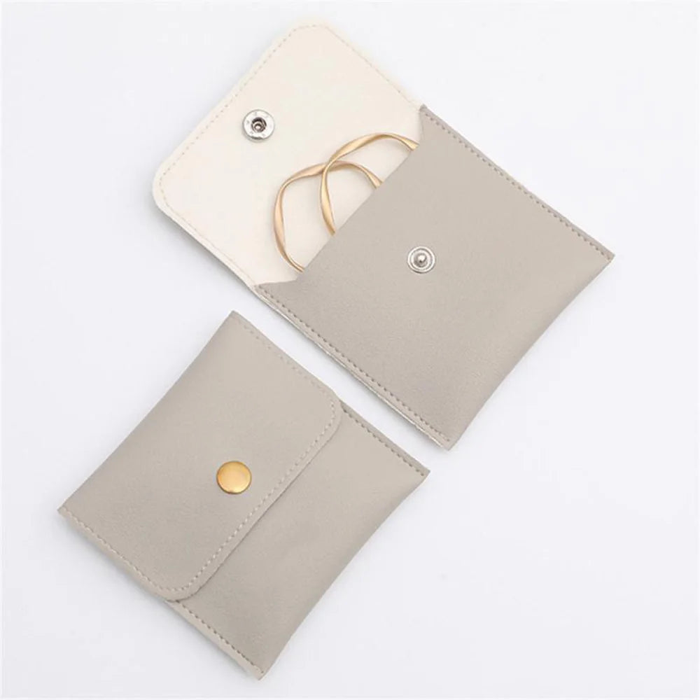 Pochette de voyage - Pochette ouverte montrant les joncs - Garde Bijoux