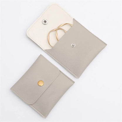 Pochette de voyage - Pochette ouverte montrant les joncs - Garde Bijoux