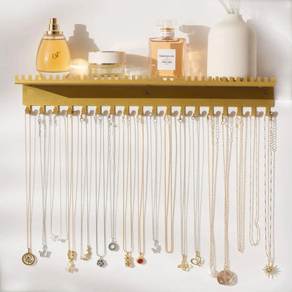 Porte-bijoux mural - Etagere porte-bijoux murale avec accessoires decoratifs poses dessus - Garde Bijoux