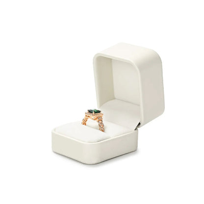 Petit écrin à bague en similicuir intérieur velours