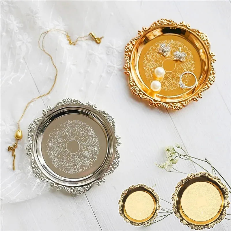 Coupelle à bijoux vintage - Coupelle à bijoux ronde en métal posée sur une table - Garde Bijoux